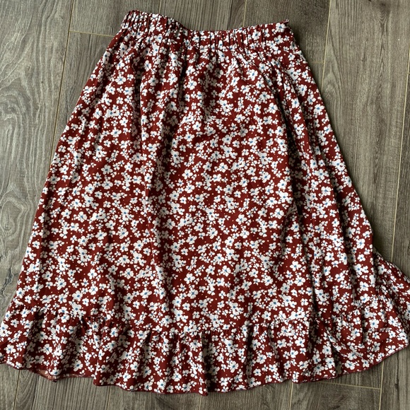 3/$15 SHEIN floral ditsy romantic cross over midi skirt - Picture 5 of 5
